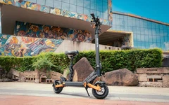 ভাঁজযোগ্য বৈদ্যুতিক স্কুটার